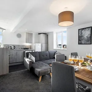 Apartment Staycation By Sasco