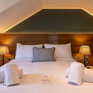 The Crown Pub & 4*, London United Kingdom